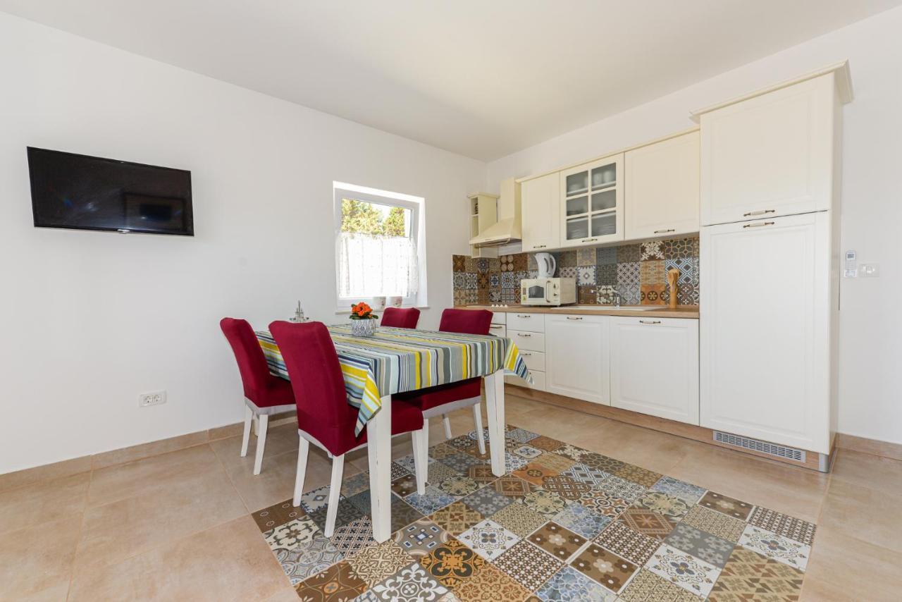סטארה נובליה Apartments Amfora - Cozy And Modern Apartments For Up To 15 People, 100M From The Sea And Beach מראה חיצוני תמונה